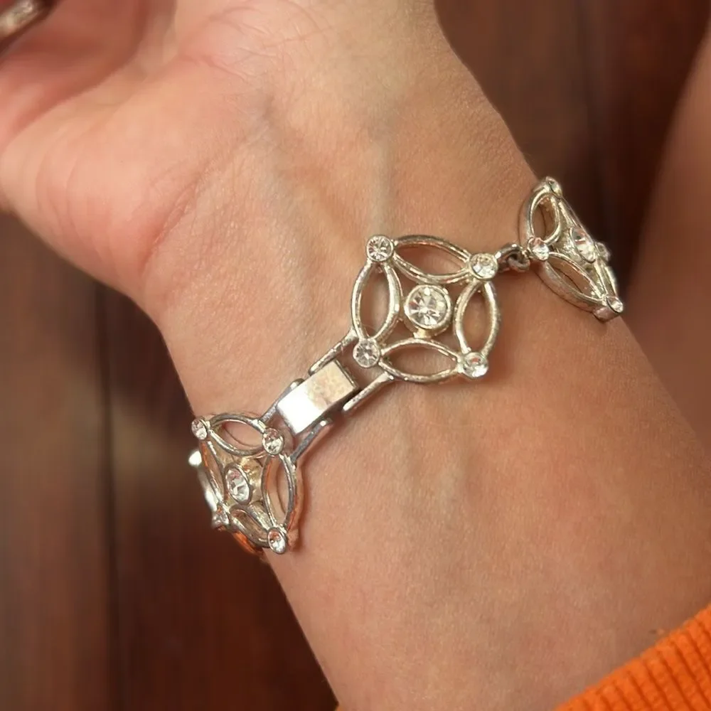 Silver Bracelet with Clasp Closure - BRAND NEW - Faux Diamond Look - Picture 2 of 5